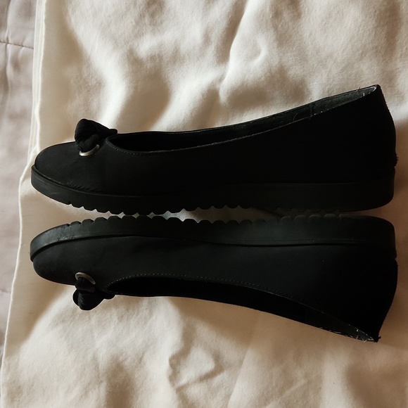 Rocket Dog Black Slip On Flats - Picture 5 of 8